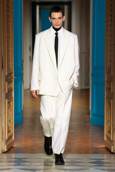 Look 12